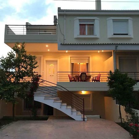 Amazing House In Kiato Near The Beach Buitenkant foto