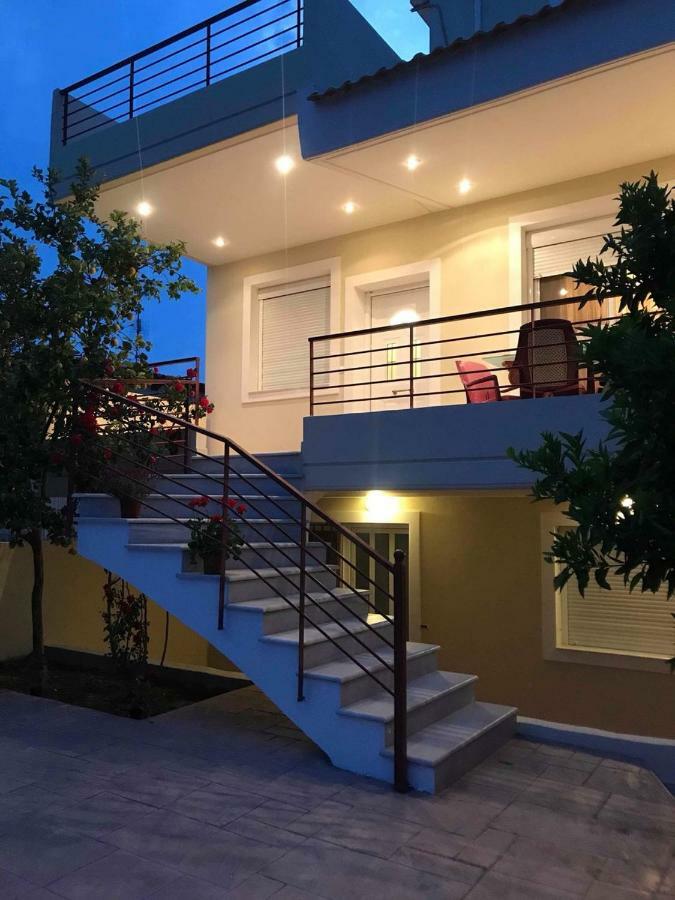 Amazing House In Kiato Near The Beach Buitenkant foto