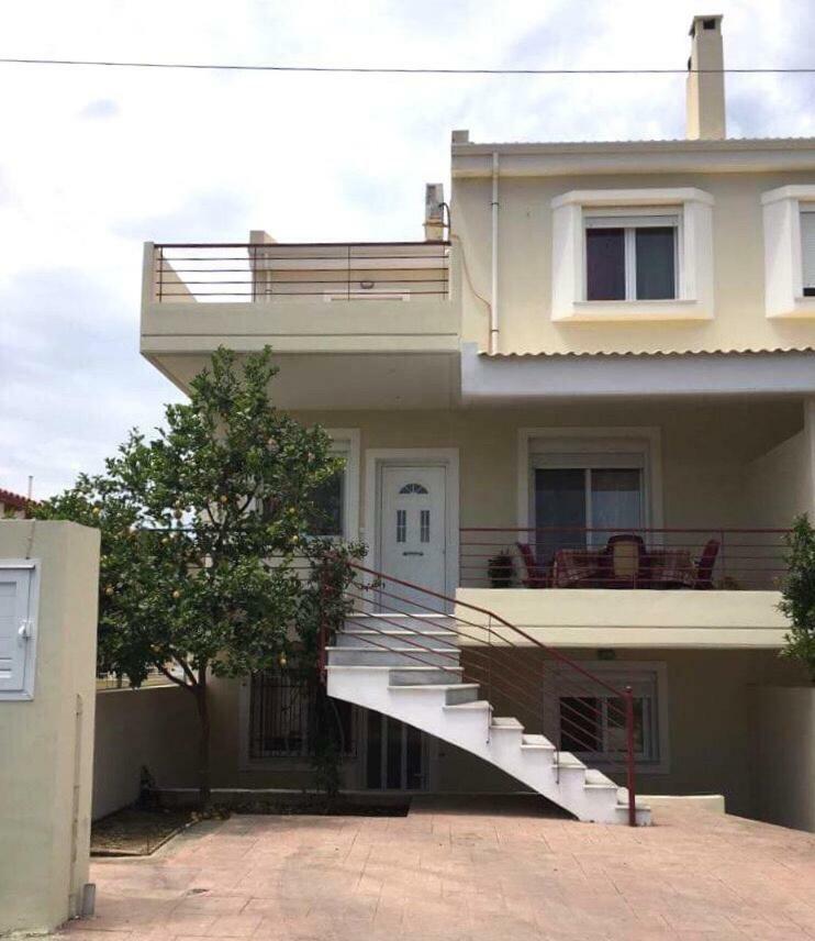 Amazing House In Kiato Near The Beach Buitenkant foto